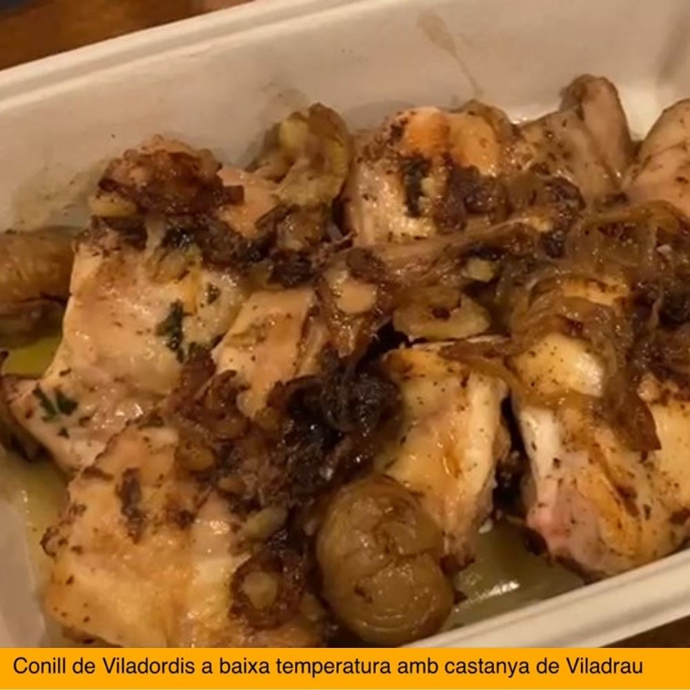 Conejo de Viladordis cocido a baja temperatura con castañas de Viladrau y cebolla