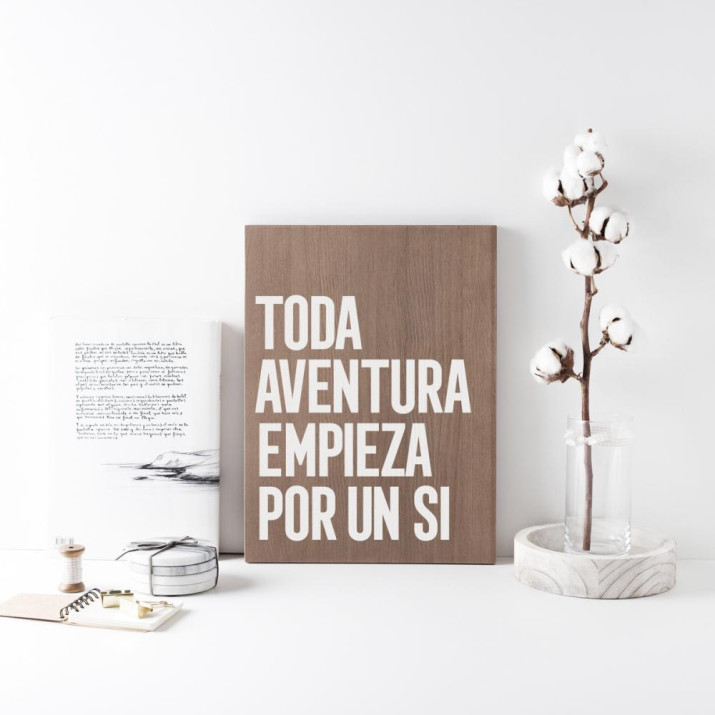 Cartel de madera 'Toda aventura empieza por un si' 1 