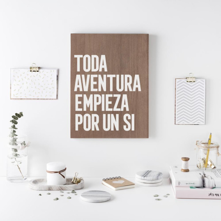 Cartel de madera 'Toda aventura empieza por un si' 2 