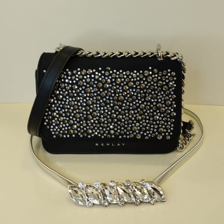 Bolso negro de fiesta